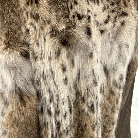 LYNX - with Pearl FOX trim, (American Lynx) size medium normally 12900 now 2995 - Picture 4 of 4